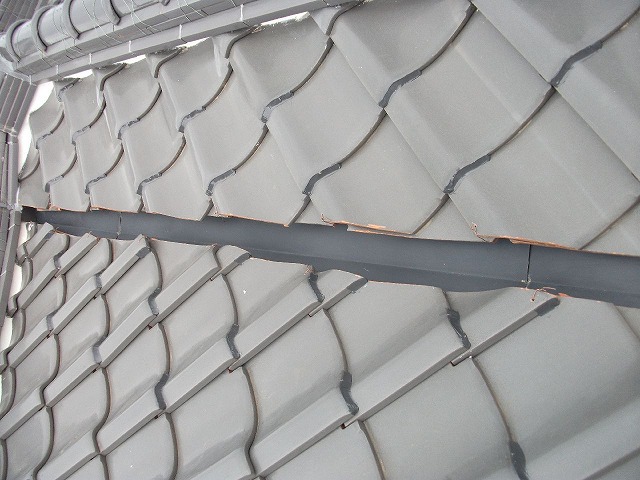 瓦屋根の谷板金